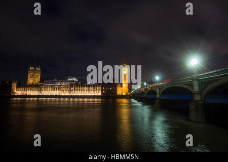 Big Ben und die Houses of Parliament in der Nacht, London, Vereinigtes Königreich Stockfoto