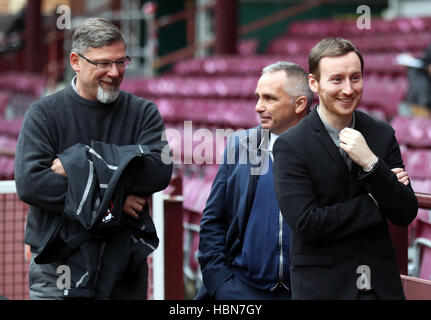 Neu (Mitte Heart of Midlothian Manager Ian Cathro mit Direktor des Fußballs Craig Levine (links) und John Colquhoun) nach einer Pressekonferenz im Tynecastle, Edinburgh. Stockfoto