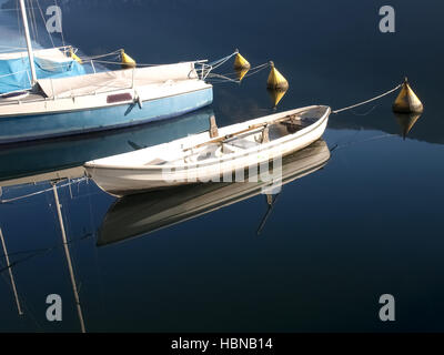 Lugano Gandria, Schweiz: Kleine Boote vertäut am Ufer des kleinen Dorfes am Lago di Lugano Stockfoto