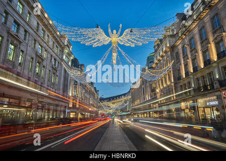 Weihnachtsschmuck Regent Street, 2016.  Weihnachten in London.  Saisonale Illuminationen. Stockfoto