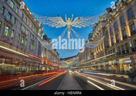 Weihnachtsschmuck Regent Street, 2016.  Weihnachten in London.  Saisonale Illuminationen. Stockfoto