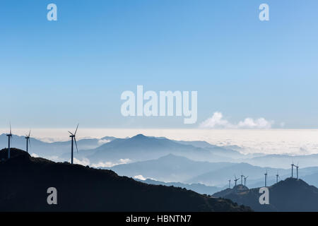 im Landesinneren Windpark Stockfoto