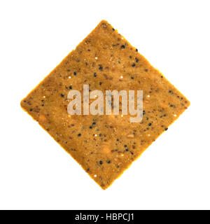 Draufsicht eines Gourmet-Teff Vollkorn Snack Cracker isoliert auf einem weißen Hintergrund. Stockfoto