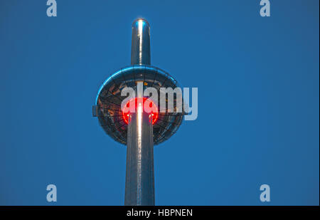 Die British Airways i360 Aussichtsturm in der Nacht, Brighton, East Sussex, Großbritannien, England, Uk, Gb. Stockfoto