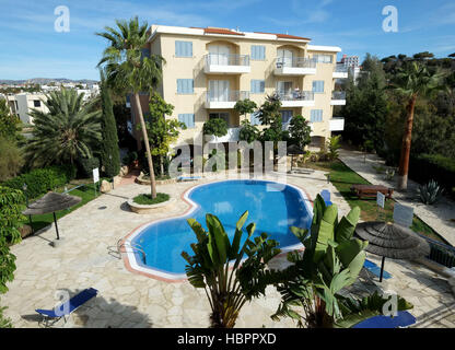 Hermes Gardens Apartments, Kato Pervolia, Paphos, Zypern. Diese Apartments sind typische Ferienwohnungen in Zypern Stockfoto