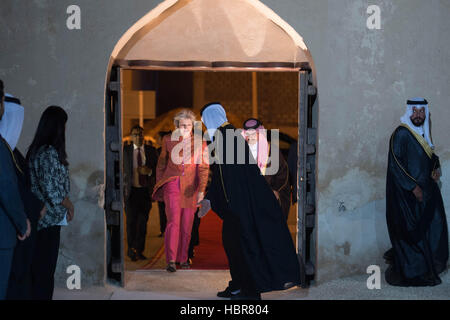 Premierminister Theresa May kommt in Riffa Fort in Manama in Bahrain heute, wo sie besuchte eine junge Führungskräfte-Rezeption bei ihrem dreitägigen Besuch in der Golf-Kooperationsrat-Gipfel teilnehmen. Stockfoto