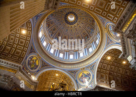 Rom, Str. Peters Basilica, Kuppel Innenraum Stockfoto