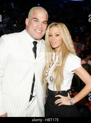 Tito Ortiz und Jenna Jameson in der Bedrängnis "Banned", ein mixed Martial Arts Kampf im Honda Center am 19. Juli 2008 in Anaheim, Kalifornien. Francis Specker Stockfoto