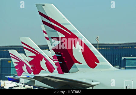 Tails von Qatar Airlines Flugzeuge Stockfoto