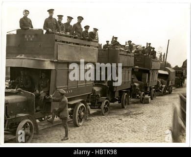 London motor Busse wie an der Front [Merville, Frankreich] Stockfoto