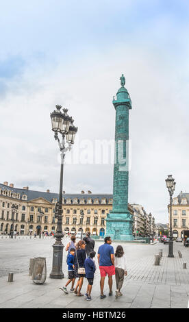 Straßenszene vor setzen Sie Vendôme-Säule Stockfoto