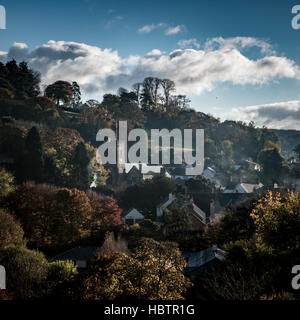 Ein Blick über die kleine ländliche Stadt Dulverton, im Exmooor Nationalpark, Somerset. Stockfoto