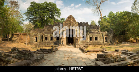 Preah Khan Tempel mit Bäumen, UNESCO-Weltkulturerbe in Kambodscha. Stockfoto