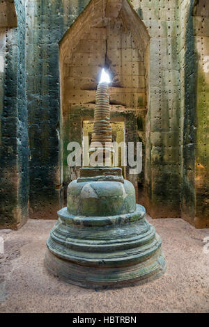 Innen Preah Khan Tempel mit Licht und Stupa, der UNESCO, Kambodscha Stockfoto