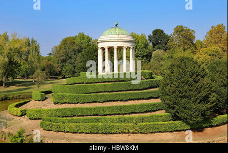 alten Monopteros mit der Kuppel im klassischen Stil über den Volkspark-Hügel Stockfoto