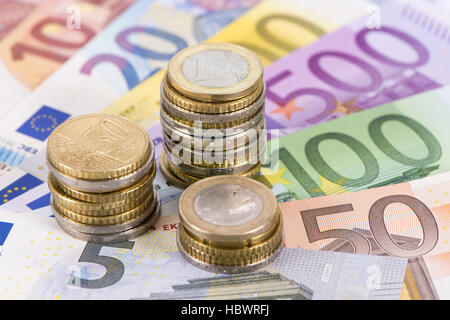 Euro-Banknoten und-Münzen Stockfoto