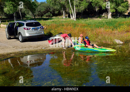 Start der Kanu auf Willow Creek Lake, Prescott, Arizona Stockfoto