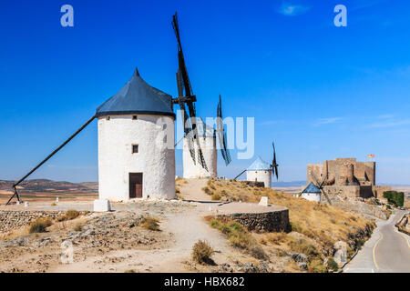 Cosuegra, Spanien. Windmühlen von Don Quijote in der Provinz Toledo. Stockfoto