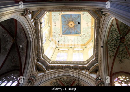 Kuppel und Querschiff des mittelalterlichen Sint-Janskathedraal (St. Johns Cathedral) im Zentrum von Den Bosch, Brabant, Niederlande. Stockfoto