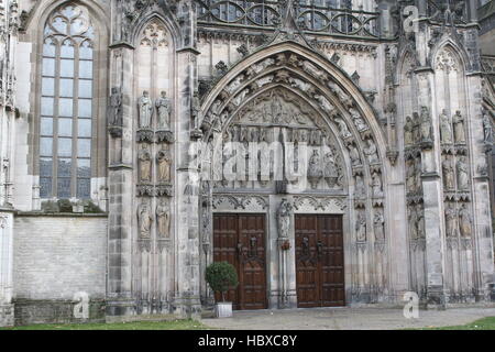 Detail mittelalterlichen Sint-Janskathedraal (St. Johns Cathedral) im Zentrum von Den Bosch, Brabant, Niederlande. Brabantischen Gotik Stockfoto