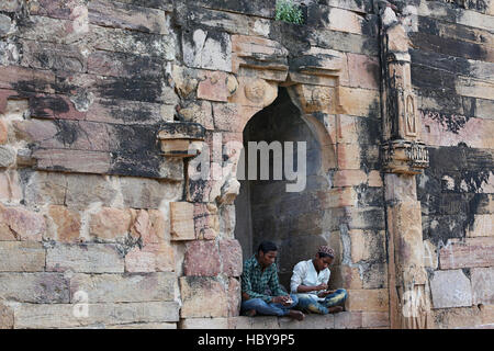 Ansicht des Adhai Din Ka Jhonpra Räumlichkeiten in Ajmer, Rajasthan, Indien. Der Legende nach dauerte Bau im Jahre 1153 nur zwei-und-einhälfte Tage. Stockfoto