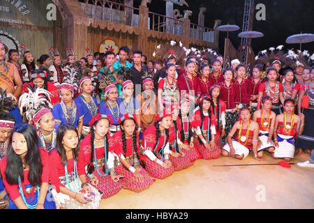 Indian Tribal Tänzer Gruppe Pic. Ajmer, Rajasthan, Indien während eines Stammes-Tanz-Festivals Stockfoto