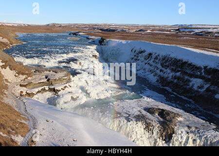 Gullfoss Wasserfall in Island Canyon Hvítá Fluss Südwest Island atemberaubende Landschaft mit Regenbogen-touristischen Attraktion Sehenswürdigkeit Stockfoto