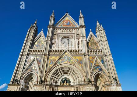 Gotische Fassade der Kathedrale von Orvieto, Cattedrale di Santa Maria Assunta, Orvieto, Umbrien, Italien Stockfoto