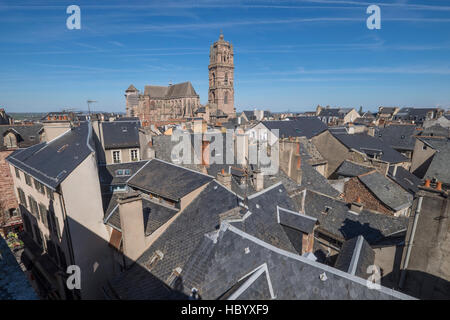 Dächer der Stadt und die Kathedrale Notre-Dame, Rodez, Aveyron, Languedoc-Roussillon-Midi-Pyrénées, Frankreich Stockfoto