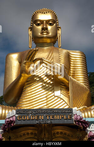 Goldene Buddha-Statue, Goldene Tempel, Rangiri Vihara, Dambulla, Central Province, Sri Lanka Stockfoto