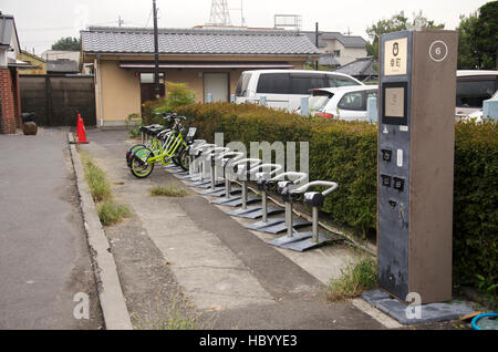 Vending Machine Meter Auto und Fahrrad-Parken für Leute benutzen in Kawagoe Stadt ist auch bekannt als Little Edo am 19. Oktober 2016 in Saitama, Japan Stockfoto