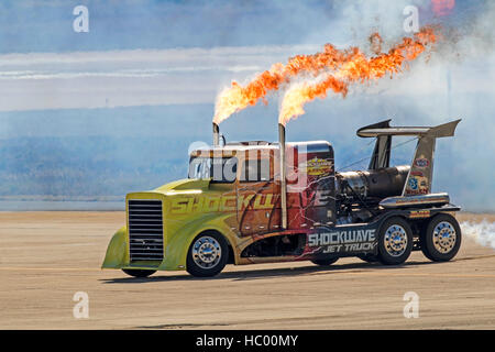 Jet-Truck Shockwave Drag Racer auf 2016 Miramar Air Show in San Diego, Kalifornien Stockfoto