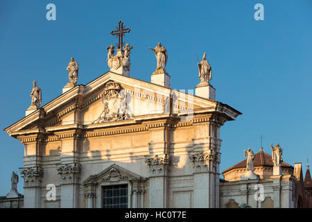 Am Abend Sonnenlicht am Duomo Kathedrale von San Pietro, Mantova (Mantua) Lombardei, Italien Stockfoto