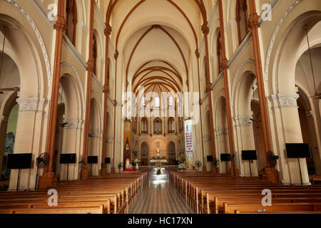 Innenraum der Kathedrale Basilika Notre-Dame von Saigon, Ho-Chi-Minh-Stadt (Saigon), Vietnam Stockfoto