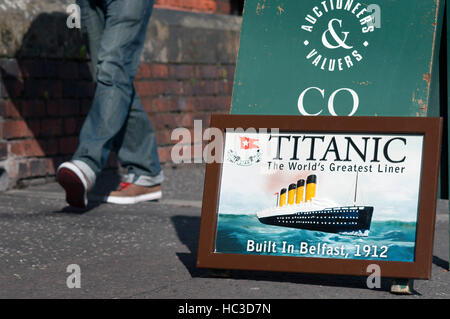 Auktionatoren Schätzer. Diese Galerie Verkauf von alten Gegenständen von der Titanic, Belfast City Hall im Zentrum der Stadt, Nordirland Vereinigtes Königreich UK. Titanic Bel Stockfoto