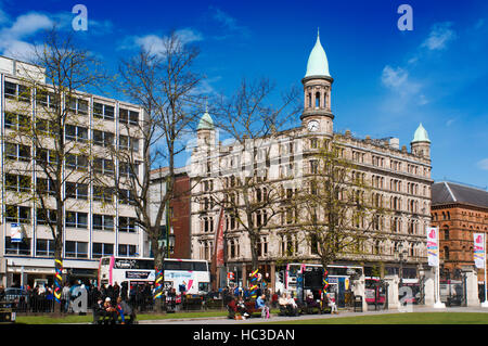 Das Hackmesser-Gebäude an der Kreuzung der Donegall Square North und Donegall Place in Belfast, Nordirland, Vereinigtes Königreich. Robinson und Cleaver Shop von t Stockfoto