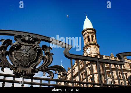 Das Hackmesser-Gebäude an der Kreuzung der Donegall Square North und Donegall Place in Belfast, Nordirland, Vereinigtes Königreich. Robinson und Cleaver Shop von t Stockfoto