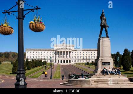 Statue von Edward Carson vor dem Parlamentsgebäude, Belfast, Nordirland, Vereinigtes Königreich. Das Parlamentsgebäude Stormont genannt, weil es Stockfoto