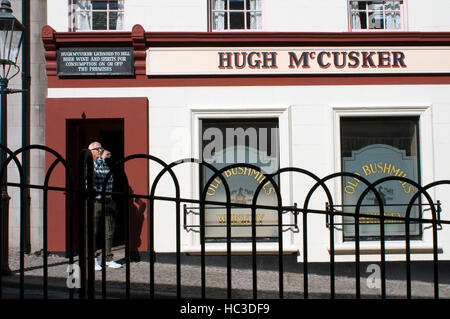 Ulster Folk and Transport Museum, Ballycultra Stadt, Belfast, Nordirland, England, UK. McCusker Pub. Ob Sie es glauben oder nicht, ist es nur in den letzten Jahren ihr Stockfoto