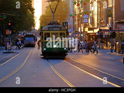 Von Melbourne, historische Straßenbahn, die läuft ein Rundweg um die Innenstadt. Melbourne, Victoria, Australien Stockfoto