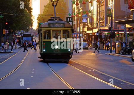 Von Melbourne, historische Straßenbahn, die läuft ein Rundweg um die Innenstadt. Melbourne, Victoria, Australien Stockfoto