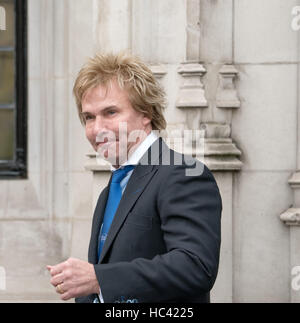 London, UK. 7. Dezember 2016. Tag drei der Artikel 50 Anhörung: Charlie Mullins, Gründer und Inhaber von Pimlico Plumers; ein Anhänger der Anfechtungsklage auf Artikel 50 am Supreme Court Credit: Ian Davidson/Alamy Live News Stockfoto