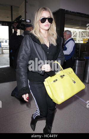 Los Angeles, Ca, USA. 7. Dezember 2016. Khloe Kardashian gesehen am Flughafen LAX in Los Angeles, Kalifornien am 7. Dezember 2016. Bildnachweis: John Misa/Media Punch/Alamy Live-Nachrichten Stockfoto