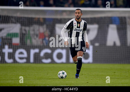 Turin, Italien. 7. Dezember 2016. Medhi Benatia von Juventus FC in Aktion während der Gruppe H der UEFA Champions League-Fußball-match zwischen Juventus FC und GNK Dinamo Zagreb. Bildnachweis: Nicolò Campo/Alamy Live-Nachrichten Stockfoto