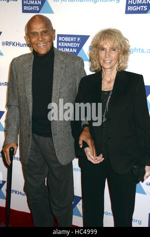 New York, USA. 6. Dezember 2016. Harry Belafonte mit Frau Pamela Frank bei den Ripple of Hope Awards 2016 im New York Hilton Midtown. New York, 06.12.2016 | Verwendung Weltweit © Dpa/Alamy Live-Nachrichten Stockfoto