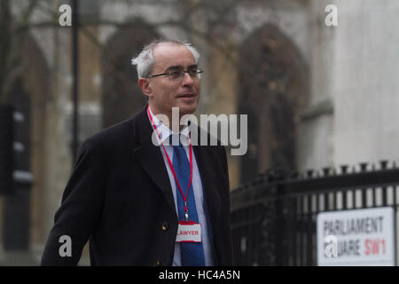 London UK. 8. Dezember 2016. Herrn Pannick QC für Gina Miller kommt beim Obersten Gerichtshof am letzten Tag der Beratungen, wie die Regierung bemüht sich, stürzen die High Court Entscheidung über ob Parlament Artikel 50 debattieren damit Großbritannien die Europäische Union verlassen können. Gina Miller ist der Lead-Kläger der gewann den Prozeß vor dem High Court im November in den juristischen Kampf um Parlament abstimmen ob das Vereinigte Königreich die der Ausreise aus der EU beginnen kann. Bildnachweis: Amer Ghazzal/Alamy Live-Nachrichten Stockfoto