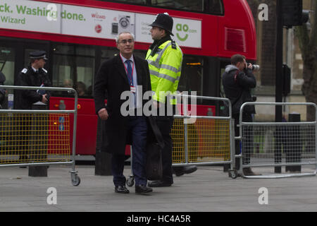 London UK. 8. Dezember 2016. Herrn Pannick QC für Gina Miller kommt beim Obersten Gerichtshof am letzten Tag der Beratungen, wie die Regierung bemüht sich, stürzen die High Court Entscheidung über ob Parlament Artikel 50 debattieren damit Großbritannien die Europäische Union verlassen können. Gina Miller ist der Lead-Kläger der gewann den Prozeß vor dem High Court im November in den juristischen Kampf um Parlament abstimmen ob das Vereinigte Königreich die der Ausreise aus der EU beginnen kann. Bildnachweis: Amer Ghazzal/Alamy Live-Nachrichten Stockfoto