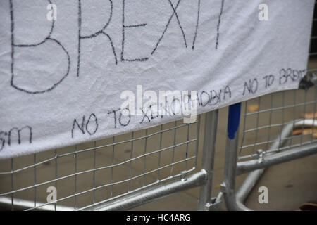 Supreme Court, Westminster, London, UK. 8. Dezember 2016. Oberste Gericht pro und anti-Proteste Austritt Anfechtungsklage Stockfoto