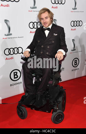 München, Deutschland. 7. Dezember 2016. Schauspieler Samuel Koch bei der Audi Generation Awards Preisverleihung in München, 7. Dezember 2016. Foto: Felix Hörhager/Dpa/Alamy Live News Stockfoto