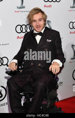 München, Deutschland. 7. Dezember 2016. Deutscher Schauspieler Samuel Koch bei den Audi Generation Awards Preis Verleihung in München, Deutschland, 7. Dezember 2016. Foto: Felix Hörhager/Dpa/Alamy Live News Stockfoto